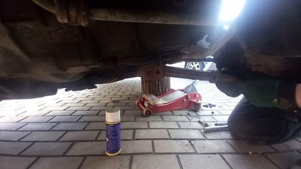 как самому вставит трехугольный рычяг подвески ауди а3