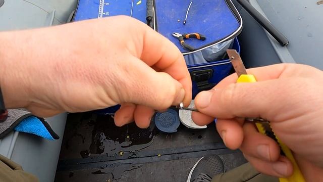 Карась загинає вудлище. Риболовля на кивок із куща смотреть онлайн