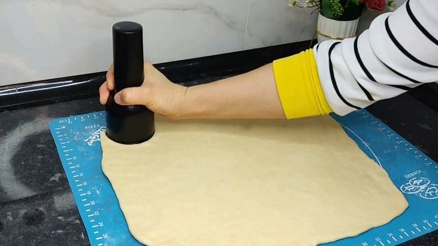 1 Glass Of Kefir + 10 Minutes = Donuts.