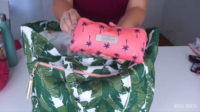 Logan and Lenora Carryall Tote | Packed as a Pool & Diaper Bag | VLOGUST Day 8 смотреть онлайн