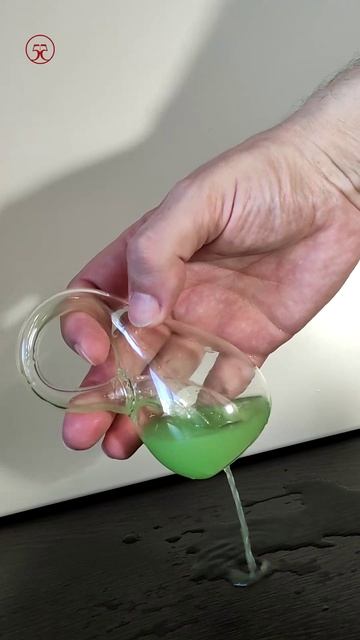 Как вылить воду из бутылки Клейна ⚗️ смотреть онлайн