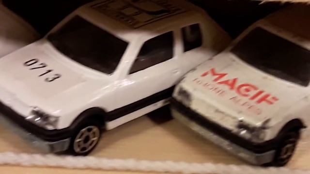 #16 PLUSIEUR MARQUE VOITURE MAJORETTE SERIE 200