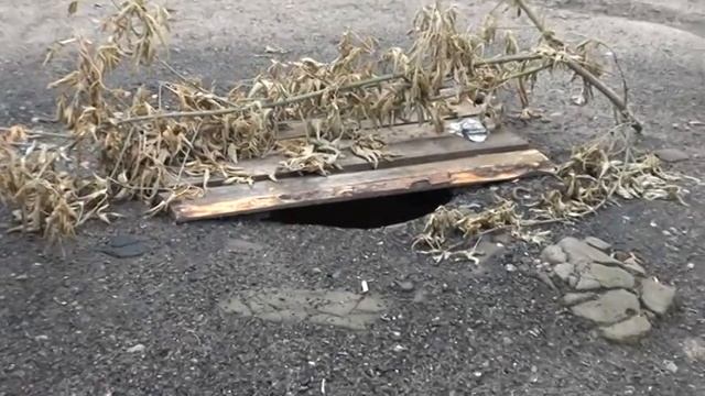 г.Котельнич. Люк колодца ул.Кирова смотреть онлайн