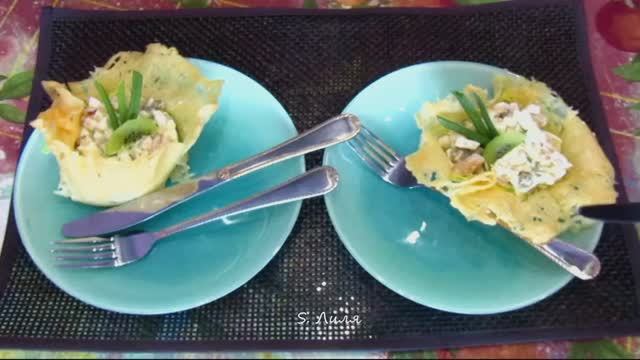 Куриный салат с яблоком и киви. Подбираю меню к Новому году.
#салат#скурицей#праздник смотреть онлайн