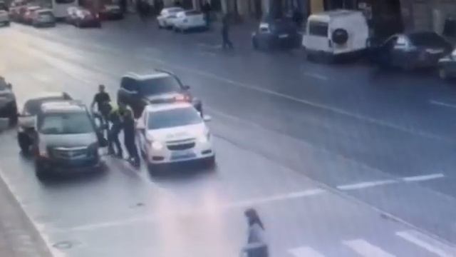 Задержание неадеквата на Кадиллаке на Садовой улице смотреть онлайн