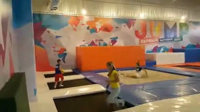Батутный парк Jump смотреть онлайн