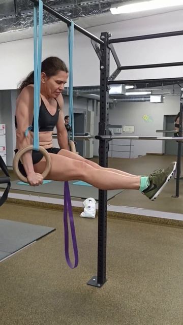 уголок на кольцах смотреть онлайн