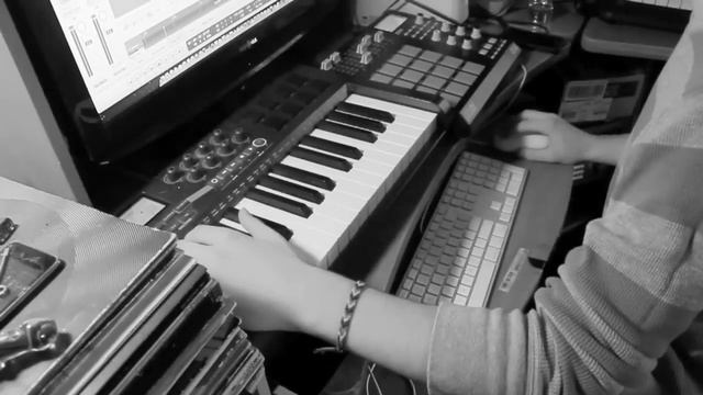 Akai MPD26 / Axiom 25 Live Beats (Logic Pro 9) смотреть онлайн