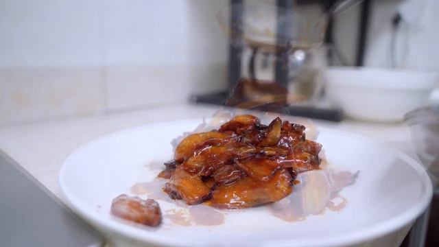 【超小厨】2斤老腊肉，做“四川糖肉”+鲫鱼豆腐汤，吃多了有点懵，小杨总直夸真香！ смотреть онлайн