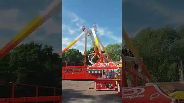 Самара. Улетный аттракцион в парке! смотреть онлайн