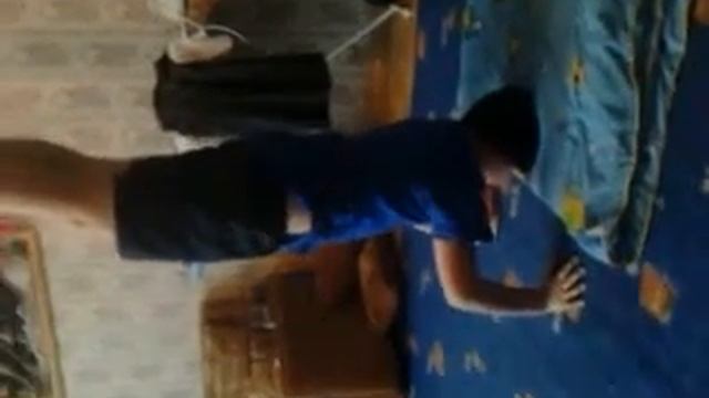 Черепаха и стойка на голове обучение...