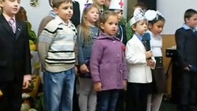 Чик чирик поет  воробушек