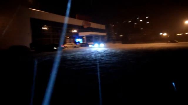 БМВ дрифтит по снегу смотреть онлайн