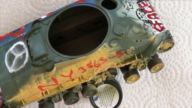 Build, Paint, and weather an abandoned Sherman Tank Revell 1/35 Scale - with Graffiti смотреть онлайн