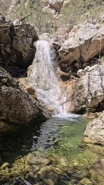 Крым Водопад и река Боса