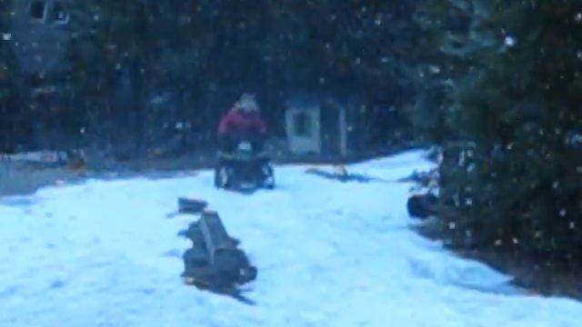 Au chalet en VTT dans la neige (1) смотреть онлайн