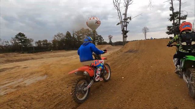First Ever Motocross MX Adventure | NJMP Field of Dreams | Kawasaki KX250F & KTM 250SX смотреть онлайн