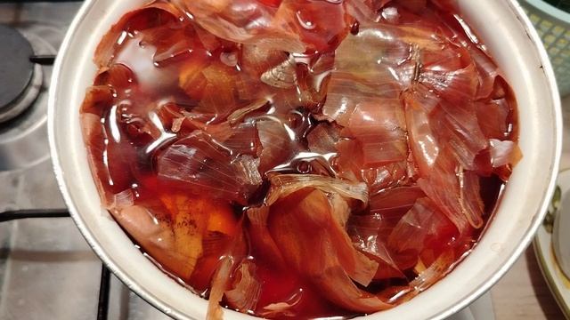 Как покрасить яйца к Пасхе луковой шелухой?