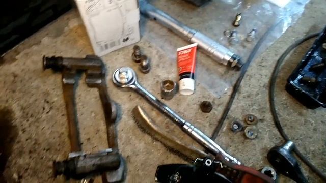 Замена передних тормозных колодок Land Rover Freelander 1998 год 🇺🇦 смотреть онлайн