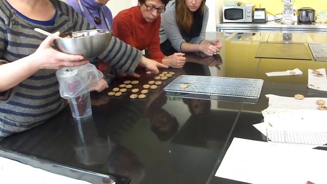 Ecocitoyen - Pauses Méridiennes 2013 : Atelier Pâtisserie Macarons - 002