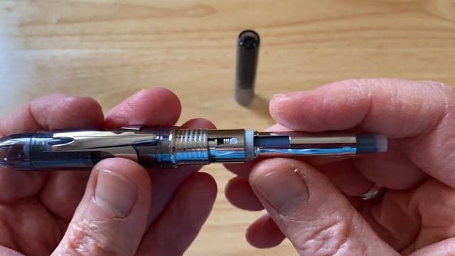 Platinum Curidas Fountain Pen Review (Graphite Smoke)