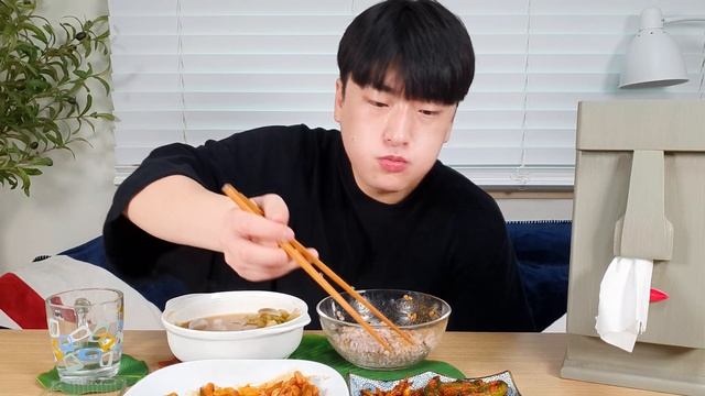 밥세끼 ^ 🦑오징어볶음, 바지락 된장국🥘 , 백김치, 갓김치, 멸치볶음, 무생채, 김까지 ! 엄마표 집밥먹방 ASMR real sound ^ korean food MUKBANG смотреть онлайн