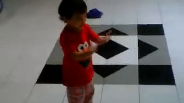 Very Cute Baby Dancing to Mozart's Twinkle Little Star Variation смотреть онлайн