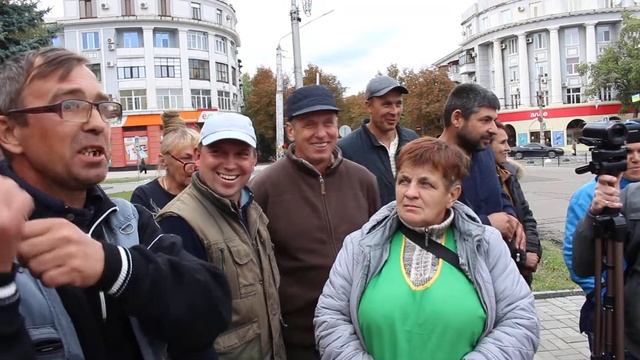 Бахмут In.UA - Меженый общается с продавцами ярмарки выходного дня смотреть онлайн