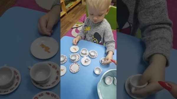 Посуда стеклянная. Учимся аккуратно ставить и убирать стеклянную посуду.