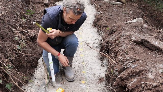 Fixing uneven concrete pour - DIY Barn Build #10 смотреть онлайн