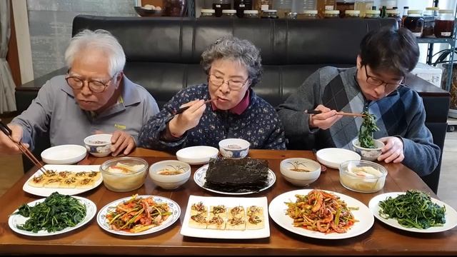 새콤달콤~! 낙지 미나리 초무침 먹방 (자연산 취나물 무침, 두부부침, 달래장) Octopus and Water Parsley Salad Mukbang / Food Recipes смотреть онлайн