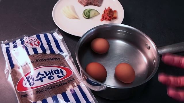 Korean Cold Noodles Naengmyeun 냉면 Recipe смотреть онлайн