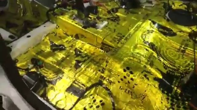 Шумка - сперва виброизоляция, а чуть позже вторым слоем добавим и шумоизоляцию повышенной плотности смотреть онлайн