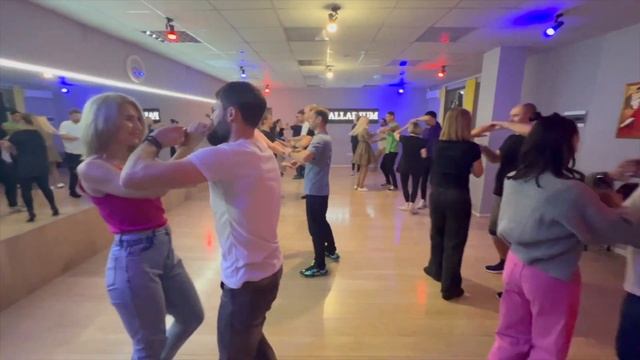 Сальса+Бачата - пн,ср,пт - 20:00 (Николай и Екатерина) смотреть онлайн