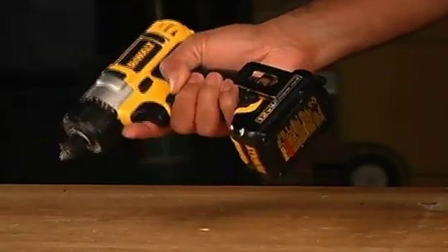 DeWALT 12V MAX Cordless Lithium Ion 1/4-in Hex Chuck Screwdriver Kit - DEWALT Tools смотреть онлайн