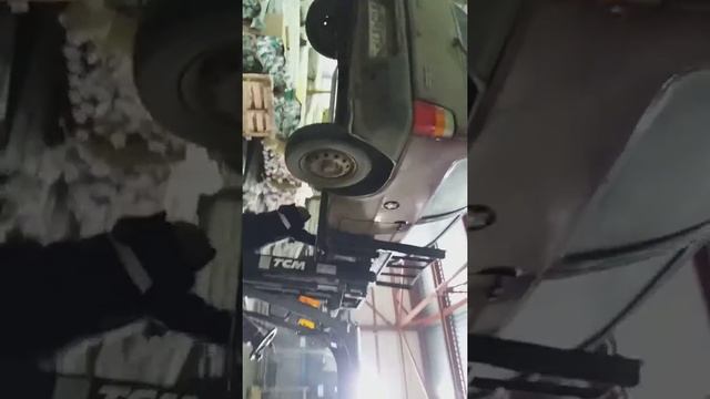 Подняли оку на погрузчике смотреть онлайн