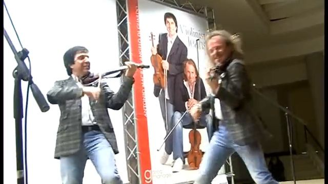 Violinisti In Jeans 