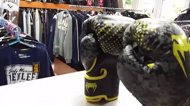 VENUM TRAMO KICK BOXING GLOVES - BLACK/YELLOW смотреть онлайн
