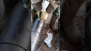 Изоляция сварных стыков пенополиуретаном в полости монтажных муфт