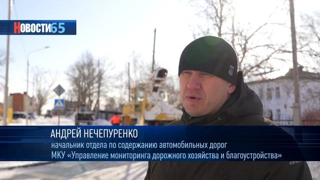 Устранение последствий циклона. В областном центре расчищают снег на дорогах частного сектора