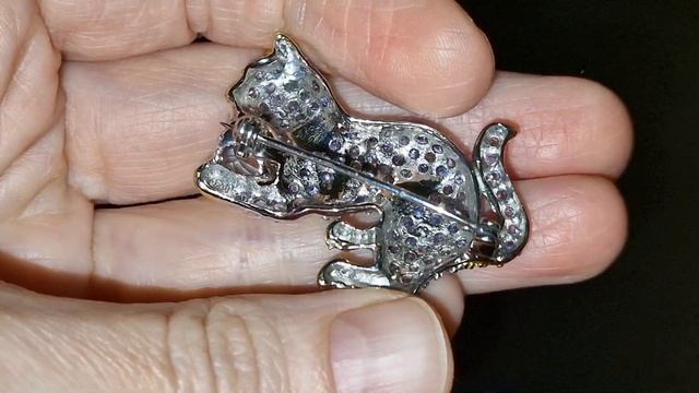 Серебряная брошь КОТ с аквамарином и танзанитами