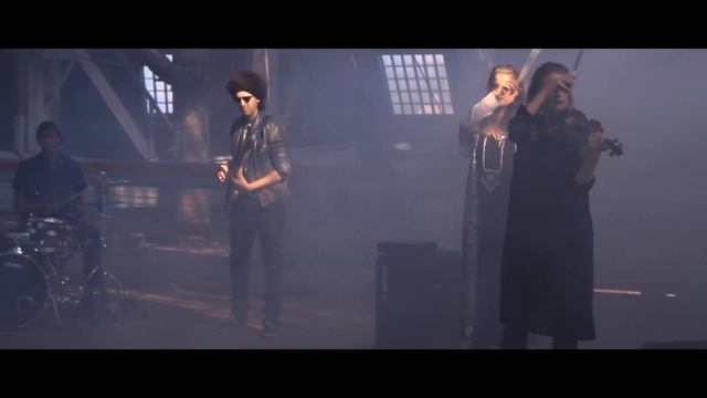 Neon Jungle - Louder (Behind The Scenes) смотреть онлайн