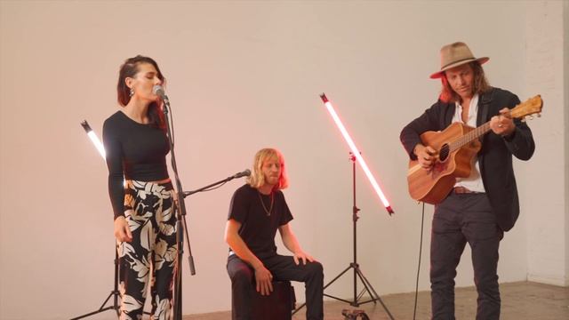 Elle, Mitch & Billy - Rhiannon (Fleetwood Mac) Cover - Oberon Lane смотреть онлайн