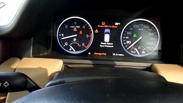 I WATCH TV IN A RANGE ROVER VOGUE TDV8 4.4L |South African Youtuber смотреть онлайн
