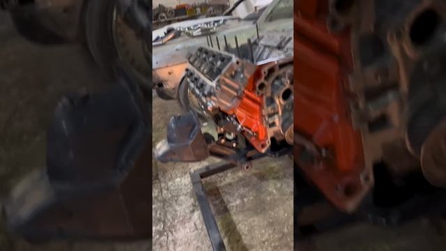 Крепления для установки V8 в Волгу смотреть онлайн