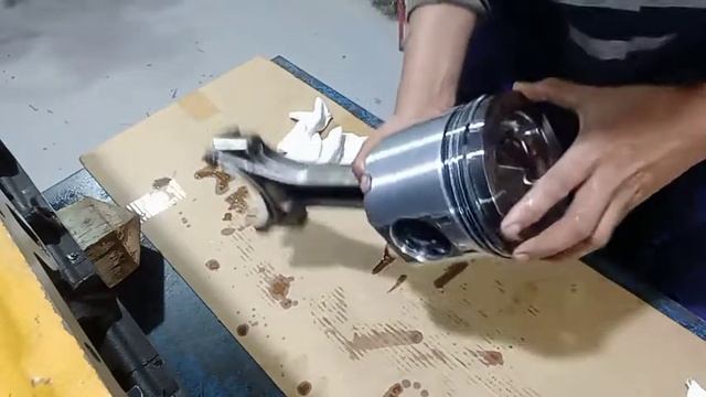 CAT 3406C ENGINE,INSTALLATION OF PISTON RING,CONNECTING ROD AND BOLT TIGHTENING TORQUE смотреть онлайн