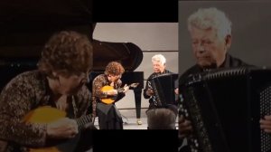 Tamara Volskaya & Anatoly Trofimov perform «Flight of the bumblebee» by Nikolai Rimsky-Korsakov.