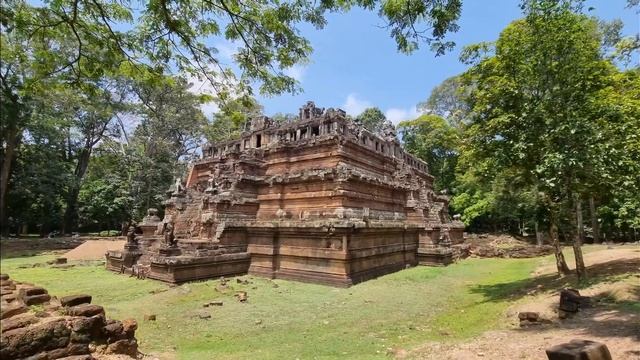 Phimeanakas Temple, Angkor Cambodia смотреть онлайн