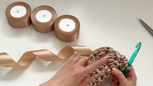 Главный тренд сумок весна-лето 2024 😍 лучший МК на сумку из атласны лент 🔥#crochetbag #сумкаизлент