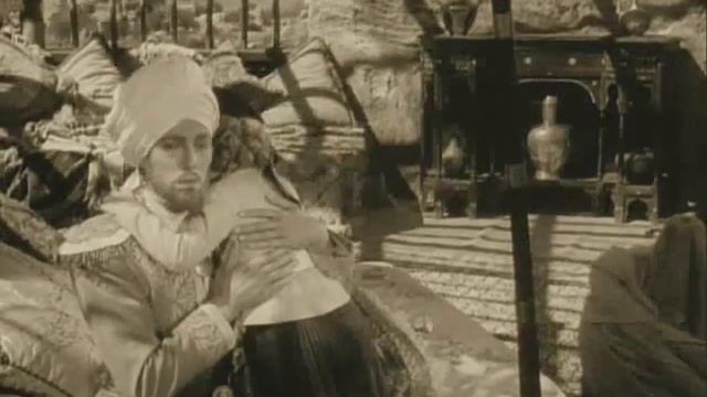 CESAR ROMERO \    Wee Willie Winkie   (closing Scene)